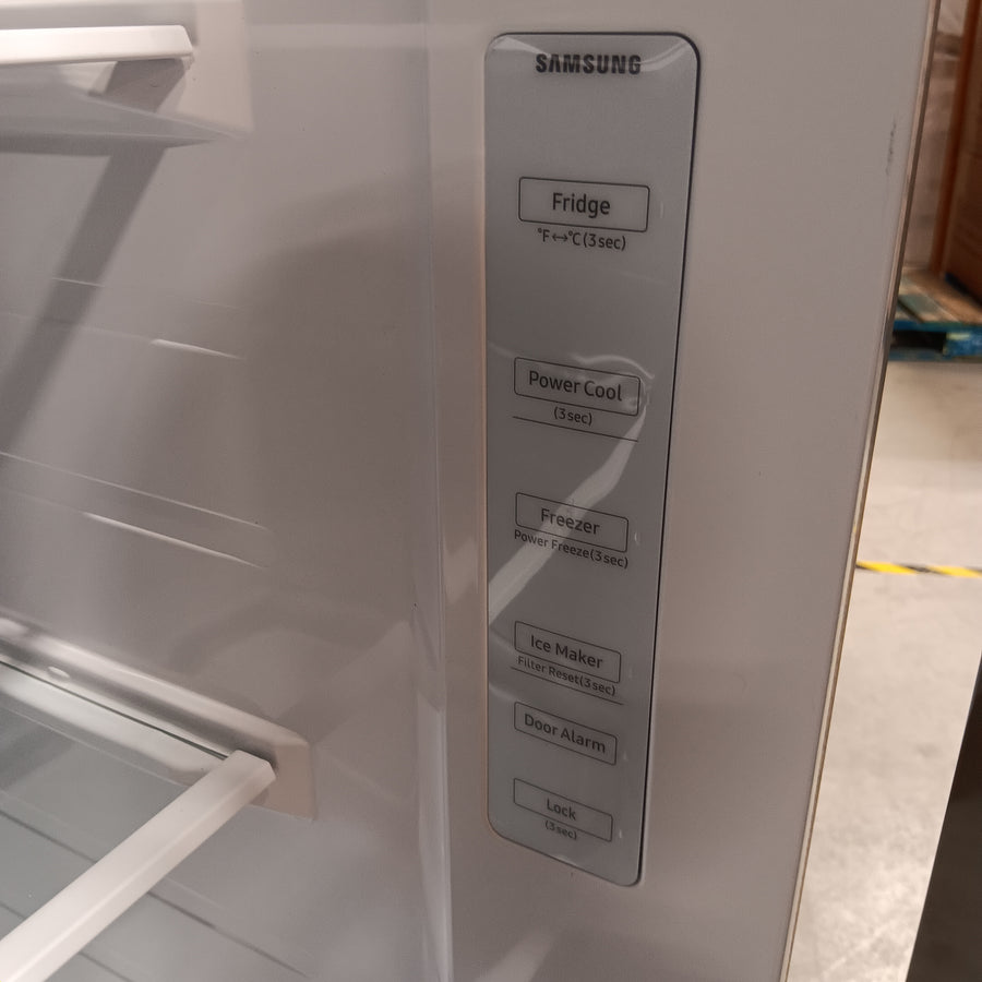 Samsung 27.4-cu ft Side-by-Side Refrigerator with Ice Maker in Fingerprint Resistant Stainless Steel 25136SD638 - RS27T5200SR - Scratch & Dent (Moderate)