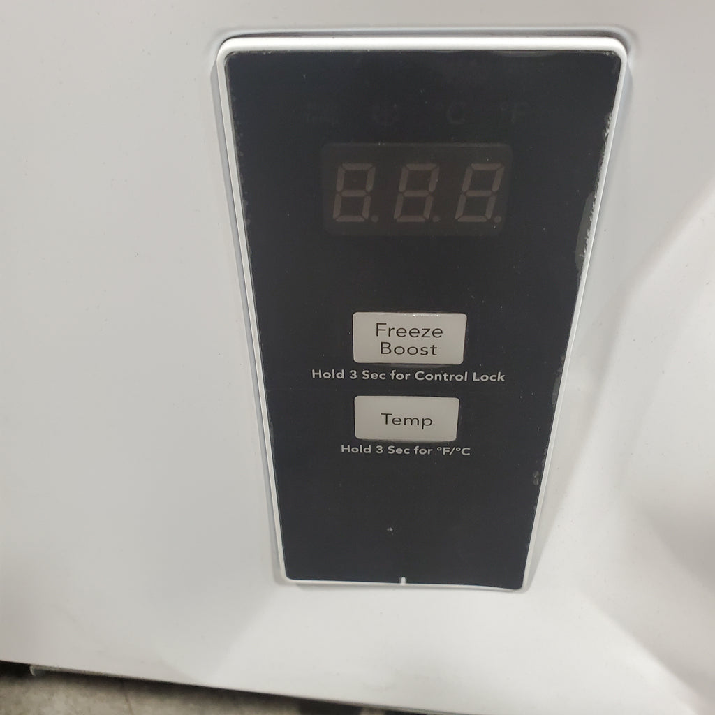 Pictures of Frigidaire 25 Cu. Ft. Garage Ready Chest Freezer with LED Light and Adjustable Temperature Control FFCL2542AW - Scratch & Dent (Minor) - Neu Appliance Outlet - Discount Appliance Outlet in Austin, Tx