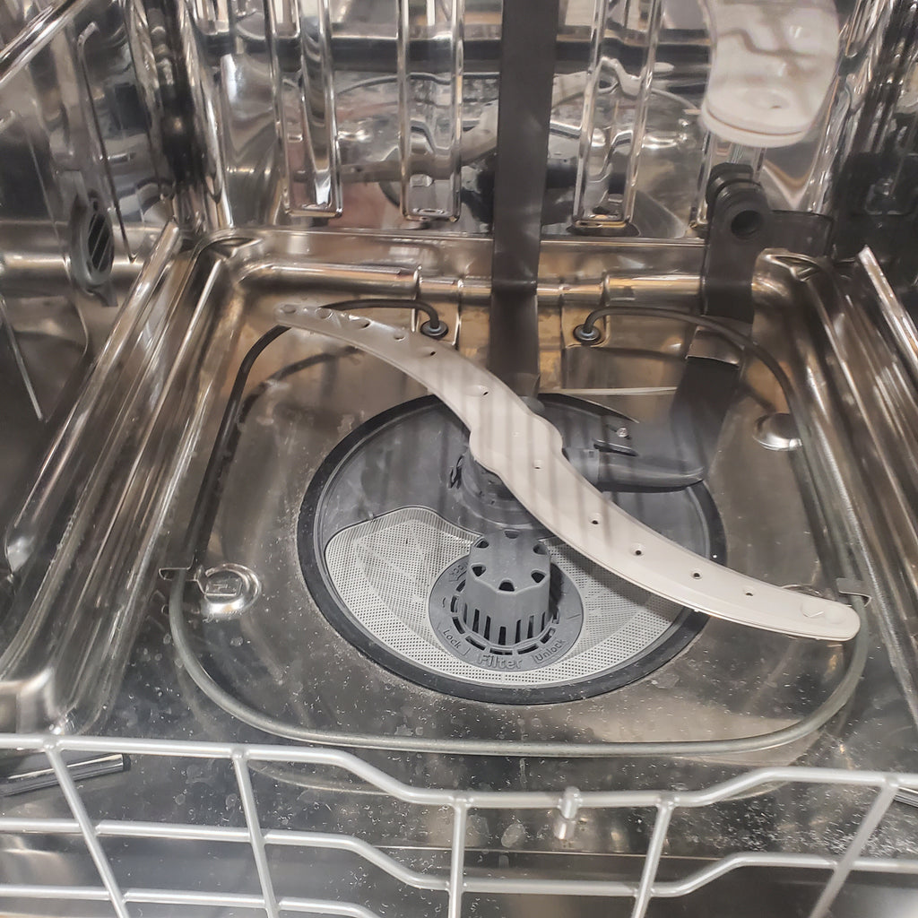 Pictures of GE® ENERGY STAR® ADA Compliant Stainless Steel Interior Dishwasher with Sanitize Cycle in White GDT226SGLWW - New in Box - Neu Appliance Outlet - Discount Appliance Outlet in Austin, Tx