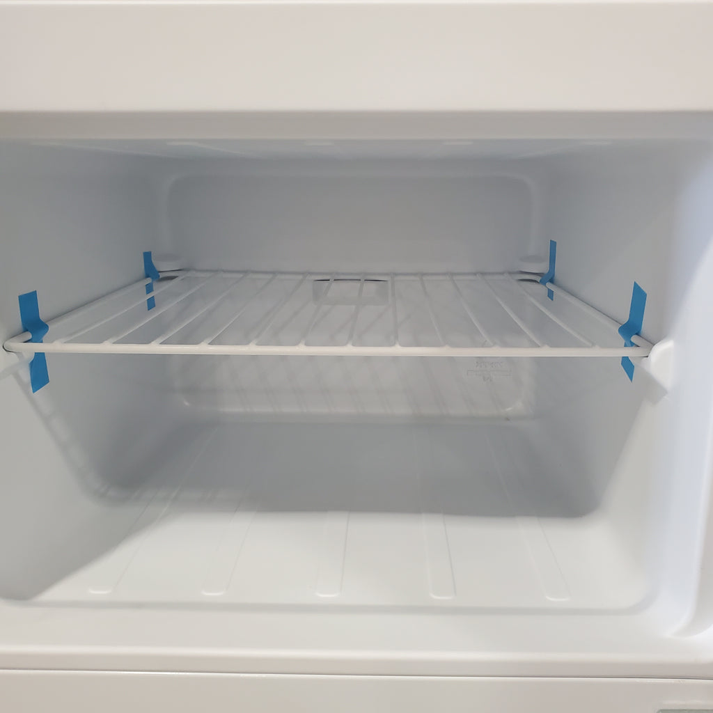 Pictures of Vissani 7.1 cu. ft. Top Freezer Refrigerator in Stainless Steel with Adjustable Shelf MDFF7SS - Scratch & Dent (Minor) - Neu Appliance Outlet - Discount Appliance Outlet in Austin, Tx