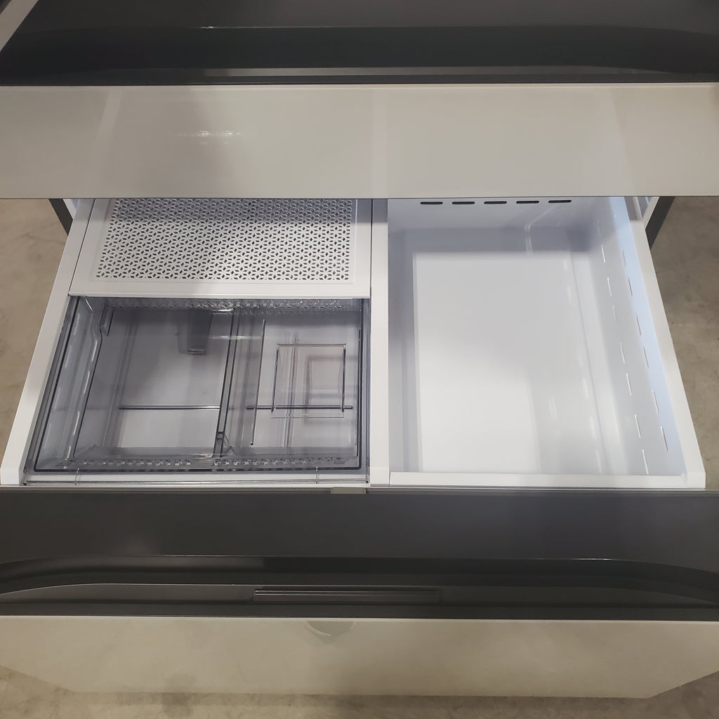 Pictures of Samsung Bespoke 4-Door French Door Refrigerator (29 cu. ft.) with Beverage Center™ in White Glass RF29BB860012AA - Scratch & Dent (Minor) - Neu Appliance Outlet - Discount Appliance Outlet in Austin, Tx