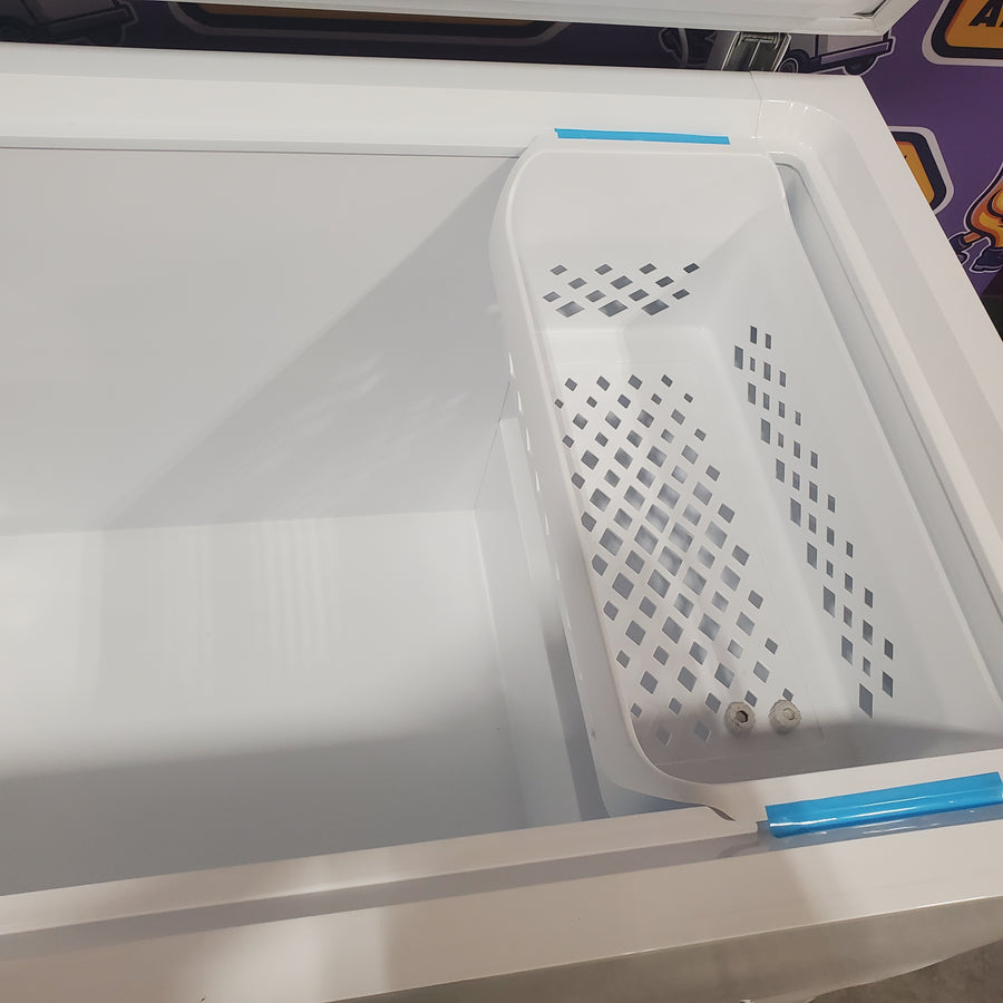 Frigidaire 25 Cu. Ft. Garage Ready Chest Freezer with LED Light and Adjustable Temperature Control 3SD824 - FFCL2542AW - Scratch & Dent (Major)
