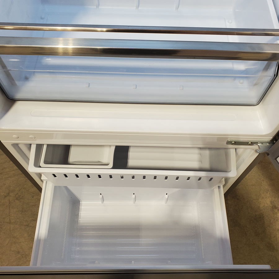Hisense 33" Wide Counter Depth ENERGY STAR 17.2-cu ft Bottom-Freezer Refrigerator with Ice Maker in Fingerprint Resistant Stainless Steel 22136SD344 - HRB171N6BSE - Scratch & Dent (Minor)
