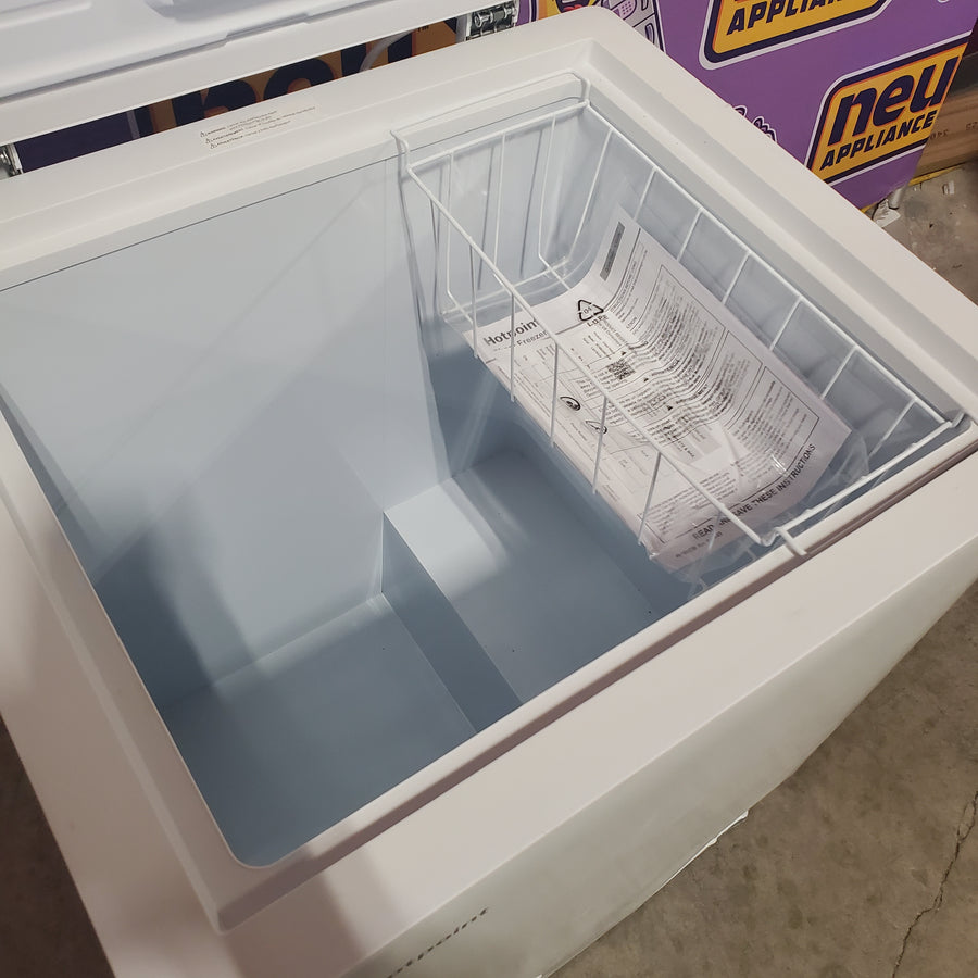 Hotpoint 4.9-cu ft Chest Freezer Convertible to Refrigerator in White HCM5QWWW - Scratch & Dent (Major)