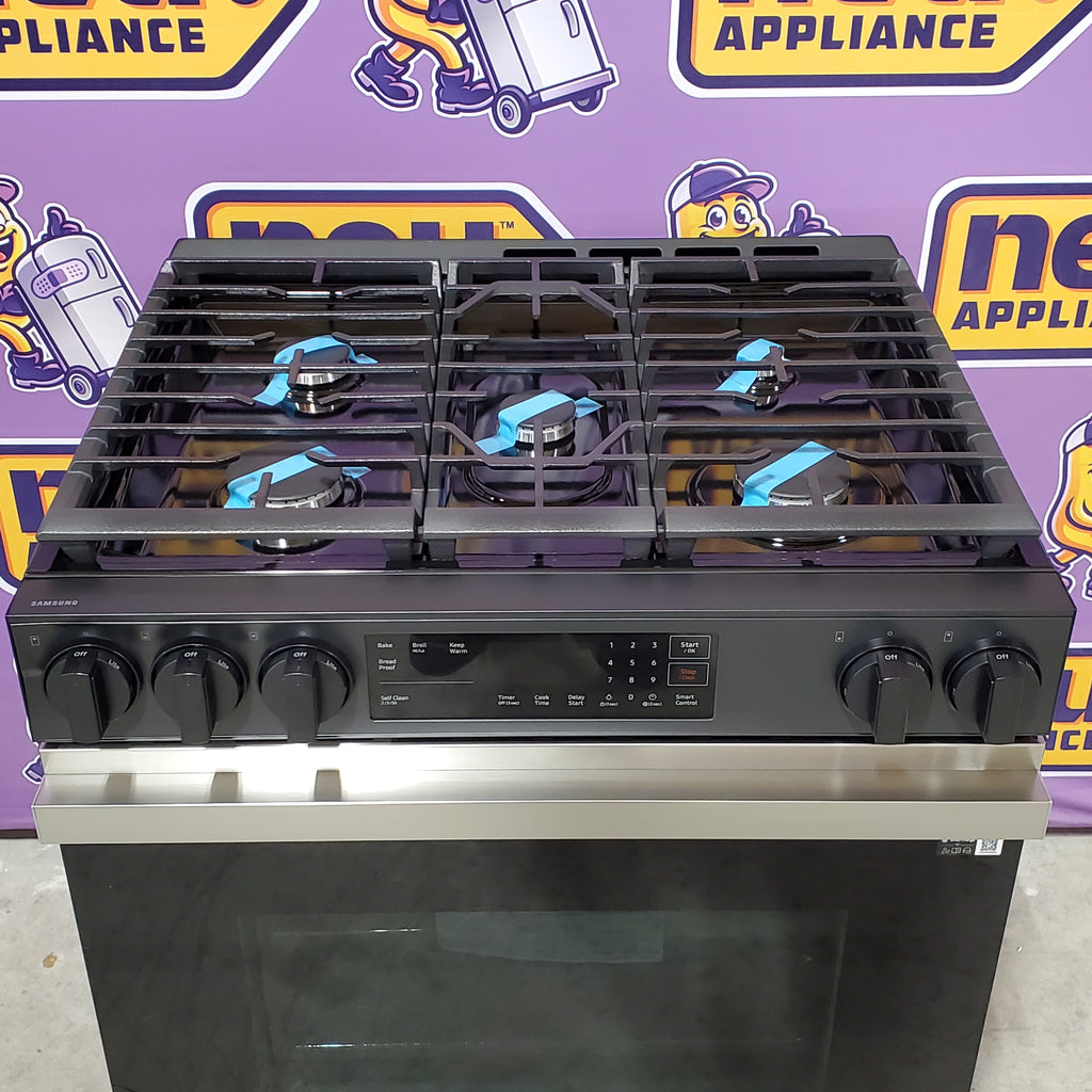 Pictures of Samsung Bespoke 6.0 cu. ft. Smart Slide-In Gas Range with Precision Knobs in Stainless Steel NSG6DG8100SR - Scratch & Dent (Minor) - Neu Appliance Outlet - Discount Appliance Outlet in Austin, Tx