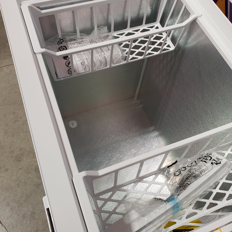 Vissani 8.8 cu. ft. Manual Defrost Convertible Garage Ready Chest Freezer in White, Powered by Hubspace MDCF9WH - Scratch & Dent (Moderate)