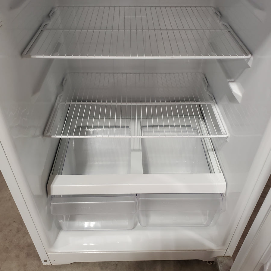 Hotpoint 15.6-cu ft Standard-Depth 28-in Wide Top-Freezer Refrigerator in White HPS16BTNRWW - Certified Refurbished