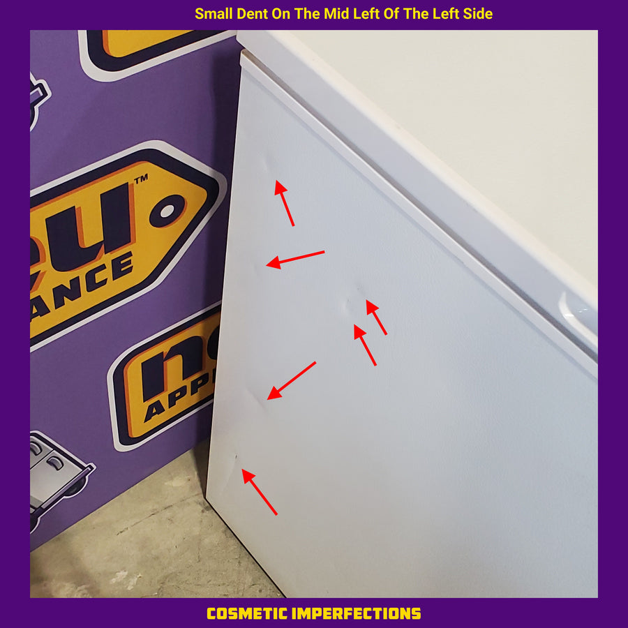 Magic Chef 5.0. cu. ft. Chest Freezer with Interior LED Light and Defrost Water Drain HMCF5W4 - Scratch & Dent (Minor)