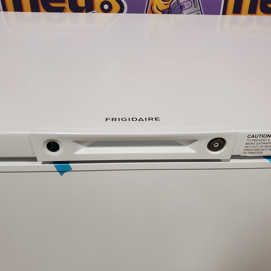 Frigidaire 20 Cu. Ft. Garage Ready Chest Freezer in White 20132SD316 - FFCL2042AW - Scratch & Dent (Major)