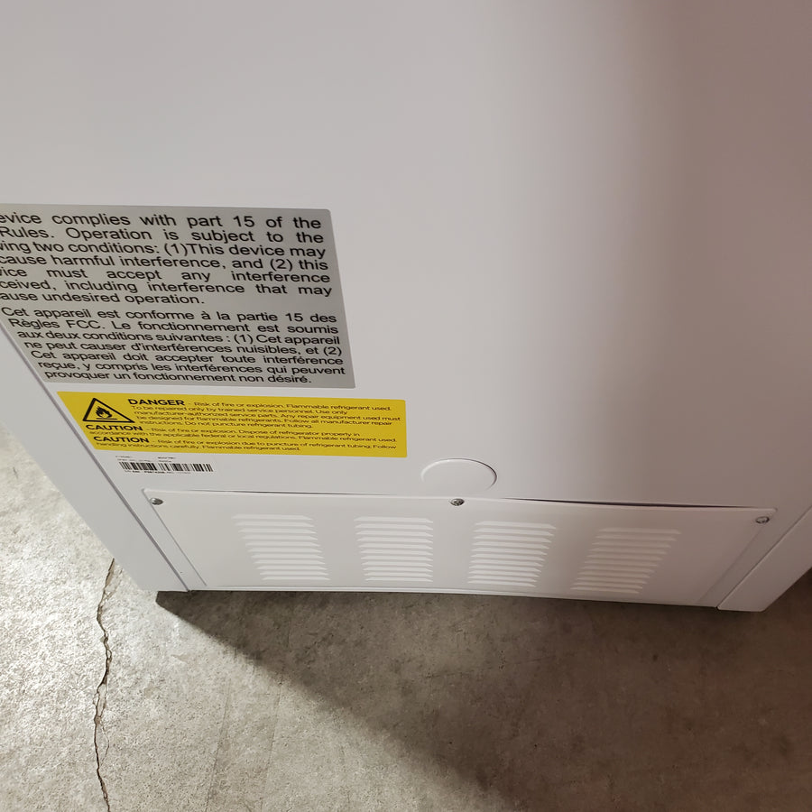 Vissani 8.8 cu. ft. Manual Defrost Convertible Garage Ready Chest Freezer in White, Powered by Hubspace MDCF9WH - Scratch & Dent (Major)