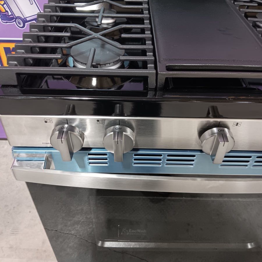 GE 30" Free-Standing Gas Convection Range with EasyWash™ Oven Tray and No Preheat Air Fry GE9845 - GGF600AVSS - New in Box