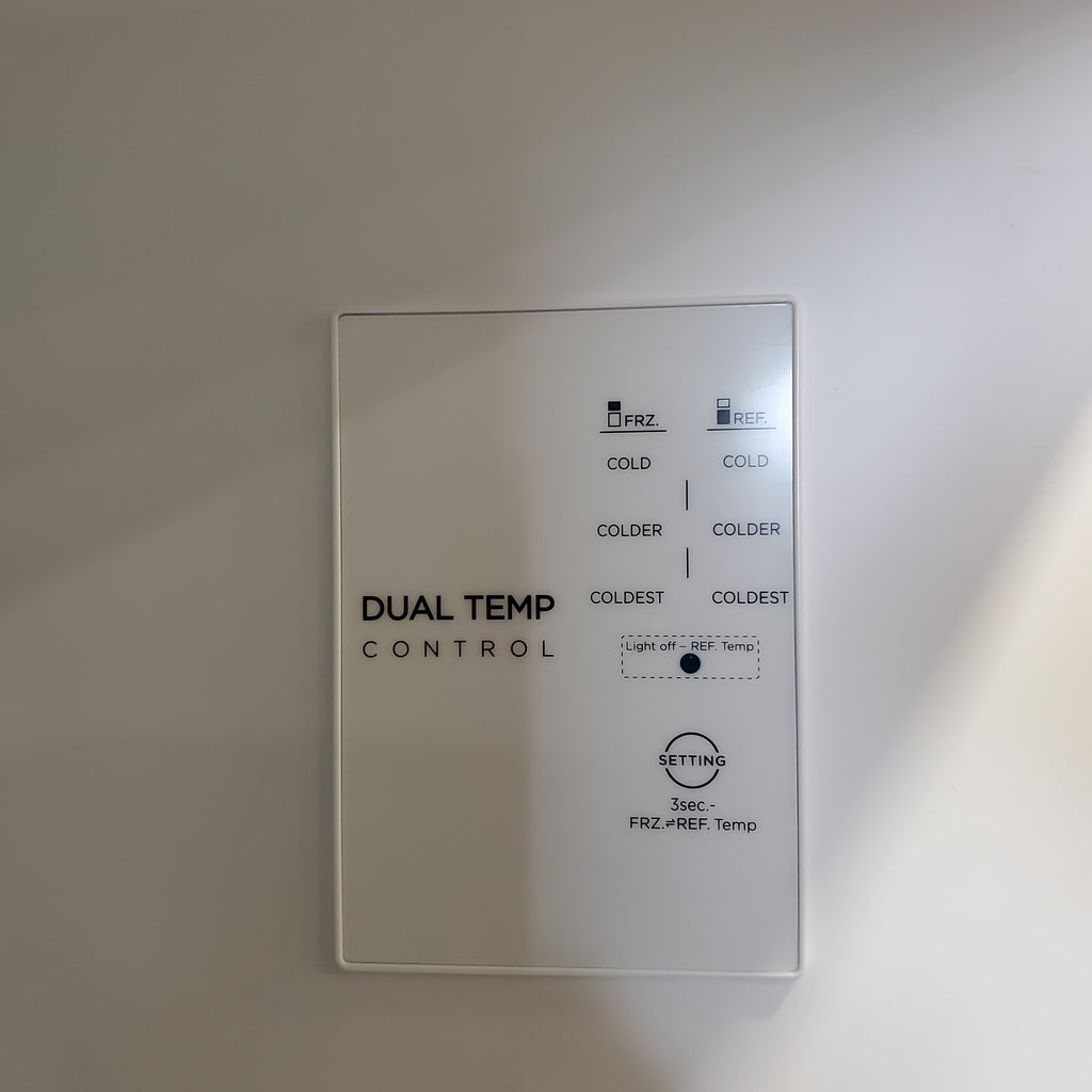 Pictures of Midea Fingerprint Resistant 20.5-cu ft Top-Freezer Refrigerator ( White ) Garage Ready ENERGY STAR Certified-MRT21D3BWW-Scratch and Dent(Minor) - Neu Appliance Outlet - Discount Appliance Outlet in Austin, Tx