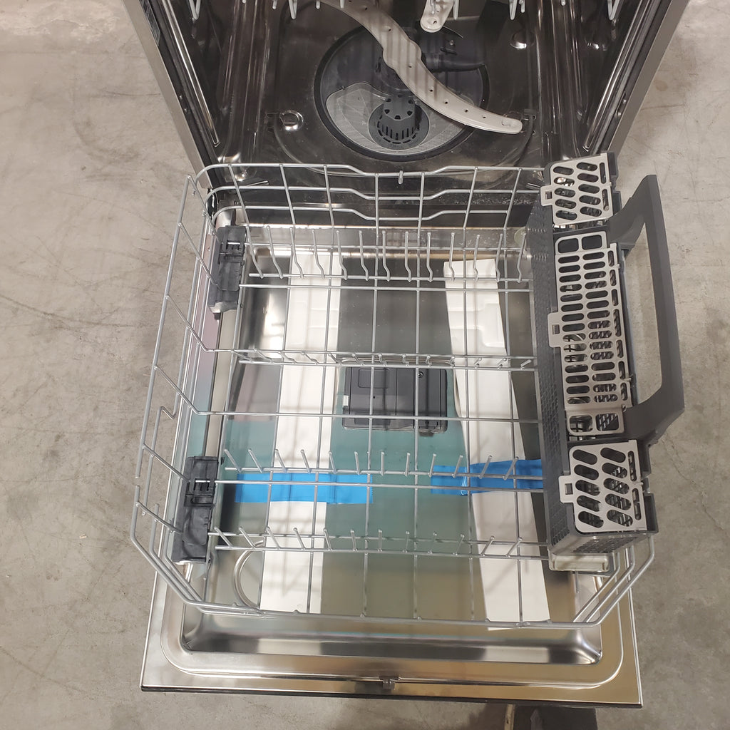 Pictures of GE® ENERGY STAR® ADA Compliant Stainless Steel Interior Dishwasher with Sanitize Cycle in White GDT226SGLWW - New in Box - Neu Appliance Outlet - Discount Appliance Outlet in Austin, Tx