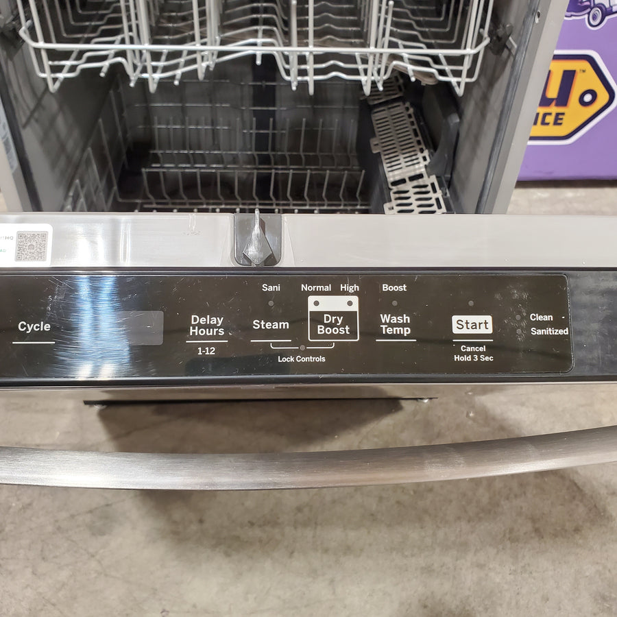 GE Top Control Built-In Plastic Tub Dishwasher with Sanitize Cycle and 52 dBA in Stainless Steel 25137SD719 - GDT550PYRFS - Scratch & Dent (Major)