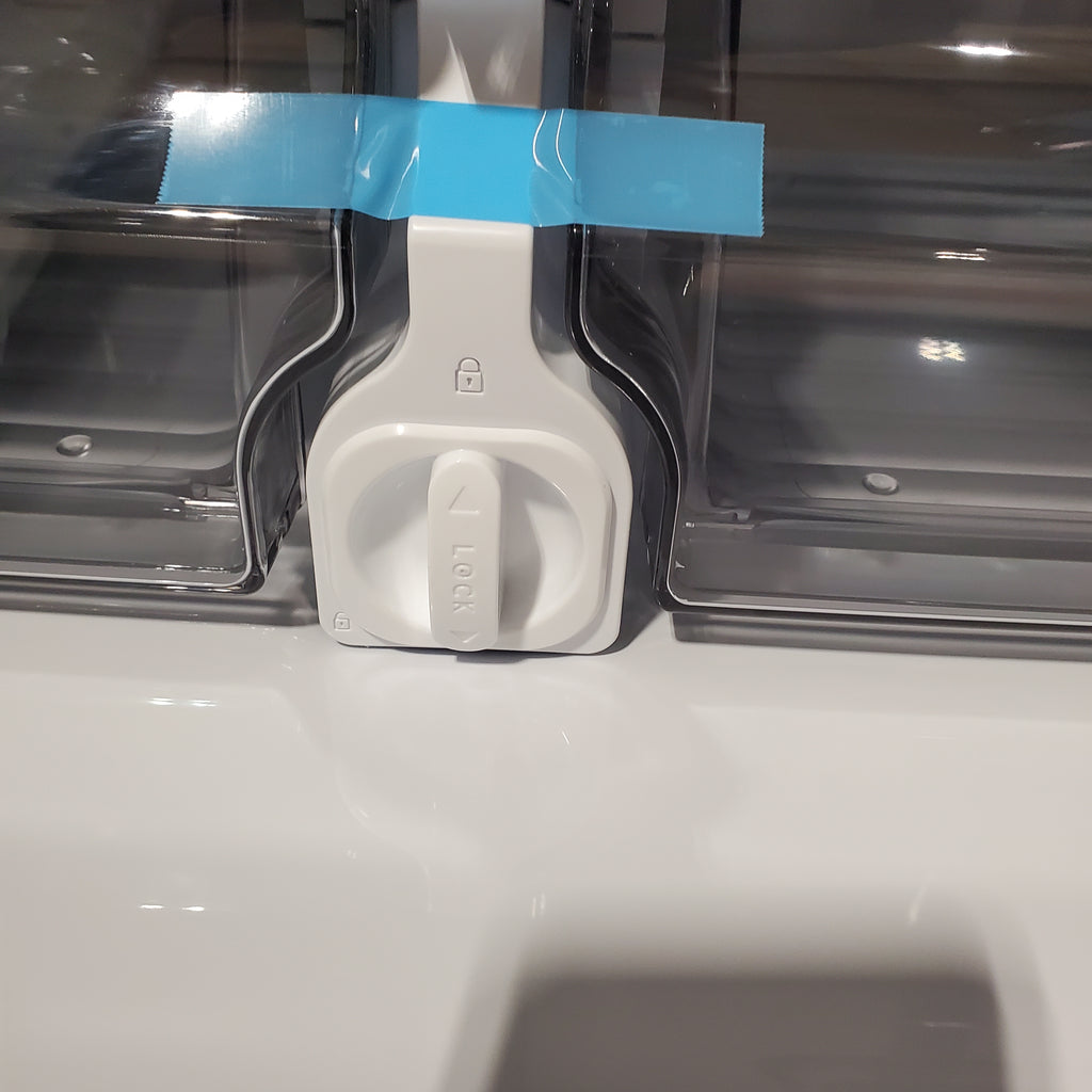 Pictures of Samsung 28-cu ft 4-Door ENERGY STAR Smart French Door Refrigerator with Ice Maker in Fingerprint Resistant Stainless Steel 4SD413 - RF28R7201SR - Scratch and Dent (Minor) - Neu Appliance Outlet - Discount Appliance Outlet in Austin, Tx