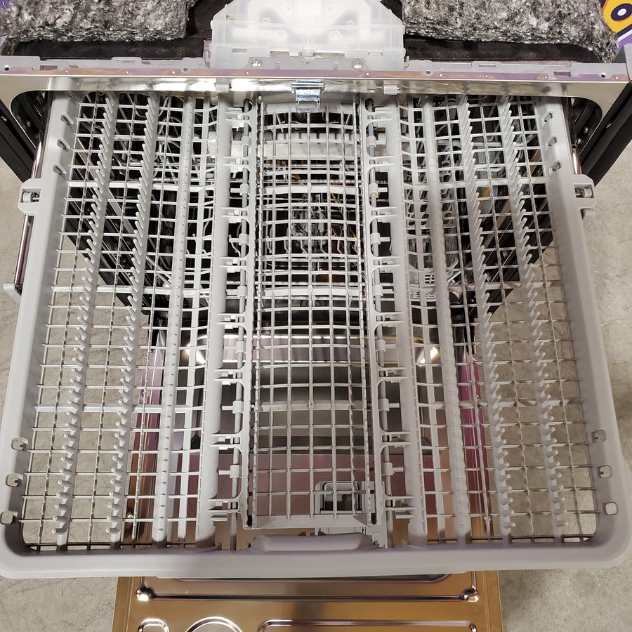 Samsung BESPOKE Smart Stormwash+ 7 Series 42 dBA Dishwasher with Smart Dry 251315SD1142 - DW80B7070US - Scratch & Dent (Major)