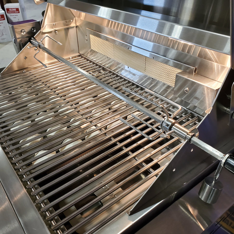 Coyote 30 Inch Freestanding Grill with 2 Infinity Burners™, RapidSear™ Infrared Burner, 700 sq. in. Cooking Surface, Rotisserie and Smoker Box C2SL30NG-FS - Scratch & Dent (Minor)