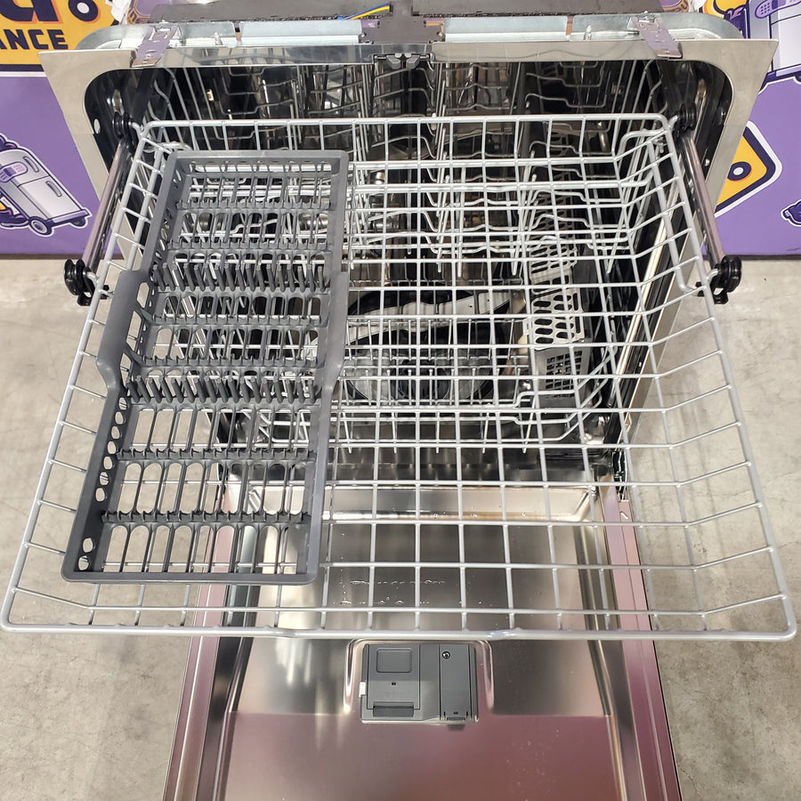 GE® ENERGY STAR® Fingerprint Resistant Top Control with Stainless Steel Interior Dishwasher with Sanitize Cycle 6SD123 - GDP670SYVFS - Open Box