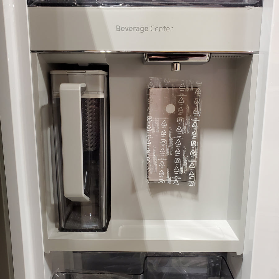 Samsung Bespoke 3-Door French Door Refrigerator (30 cu. ft.) with Beverage Center™ in Stainless Steel with Auto Fill Water Pitcher 22131SD98 - RF30BB6600QL - Scratch & Dent (Moderate)