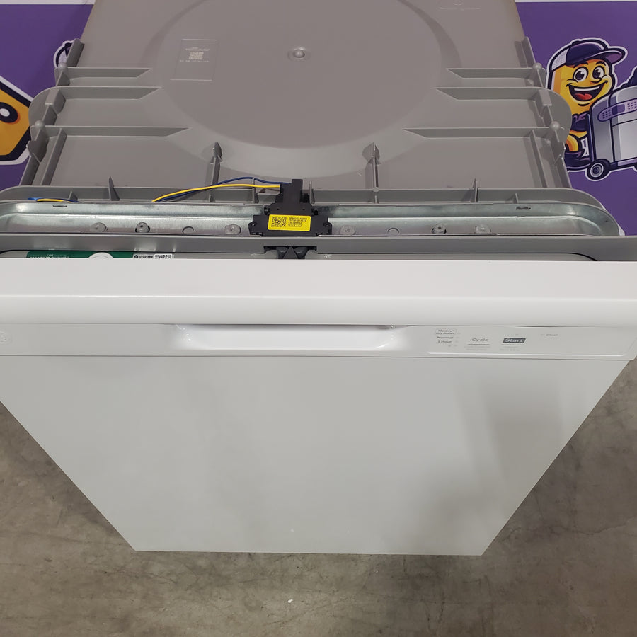 GE® ENERGY STAR® Dishwasher with Front Controls in White 25133SD441 - GDF460PGTWW - Open Box