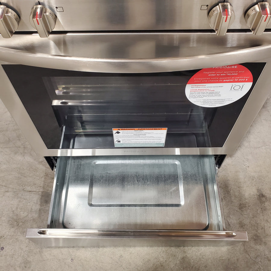 Frigidaire Electric Range with Five Cooktop Element, Air Fry and Self Cleaning 7SD793 - FCRE3083AS - Open Box