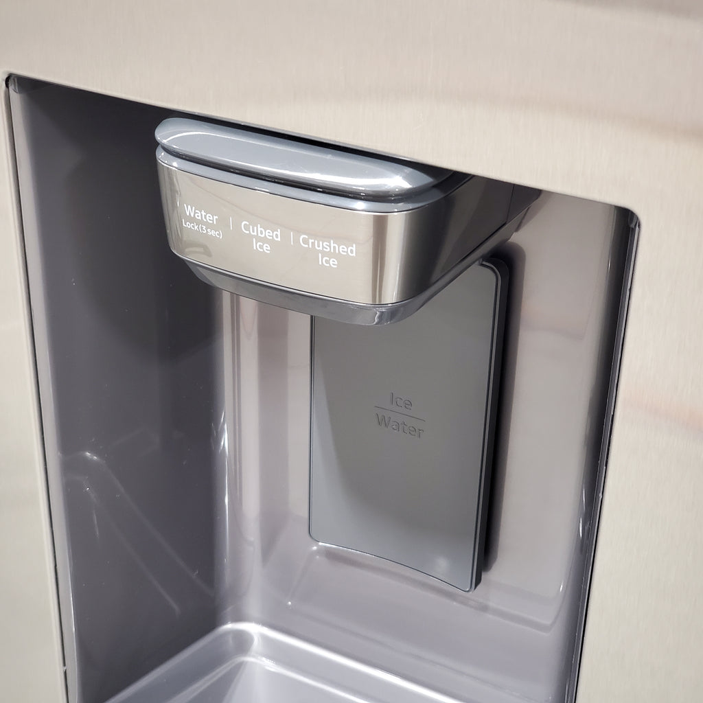 Pictures of Samsung 27.4-cu ft Side-by-Side Refrigerator with Ice Maker in Fingerprint Resistant Stainless Steel 4SD415 - RS27T5200SR - Scratch & Dent (Minor) - Neu Appliance Outlet - Discount Appliance Outlet in Austin, Tx