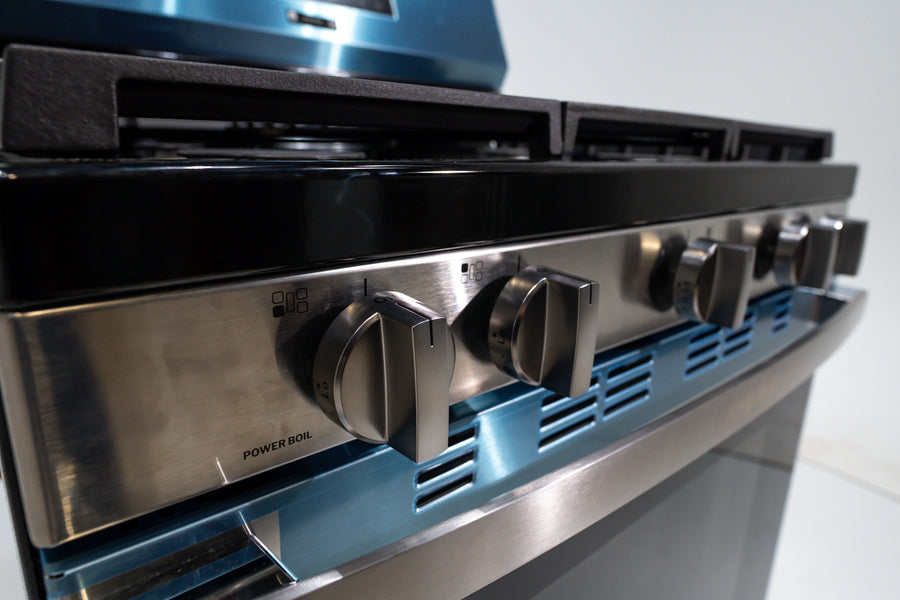 GE 30" Free-Standing Gas Convection Range with EasyWash™ Oven Tray and No Preheat Air Fry GE9845 - GGF600AVSS - New in Box