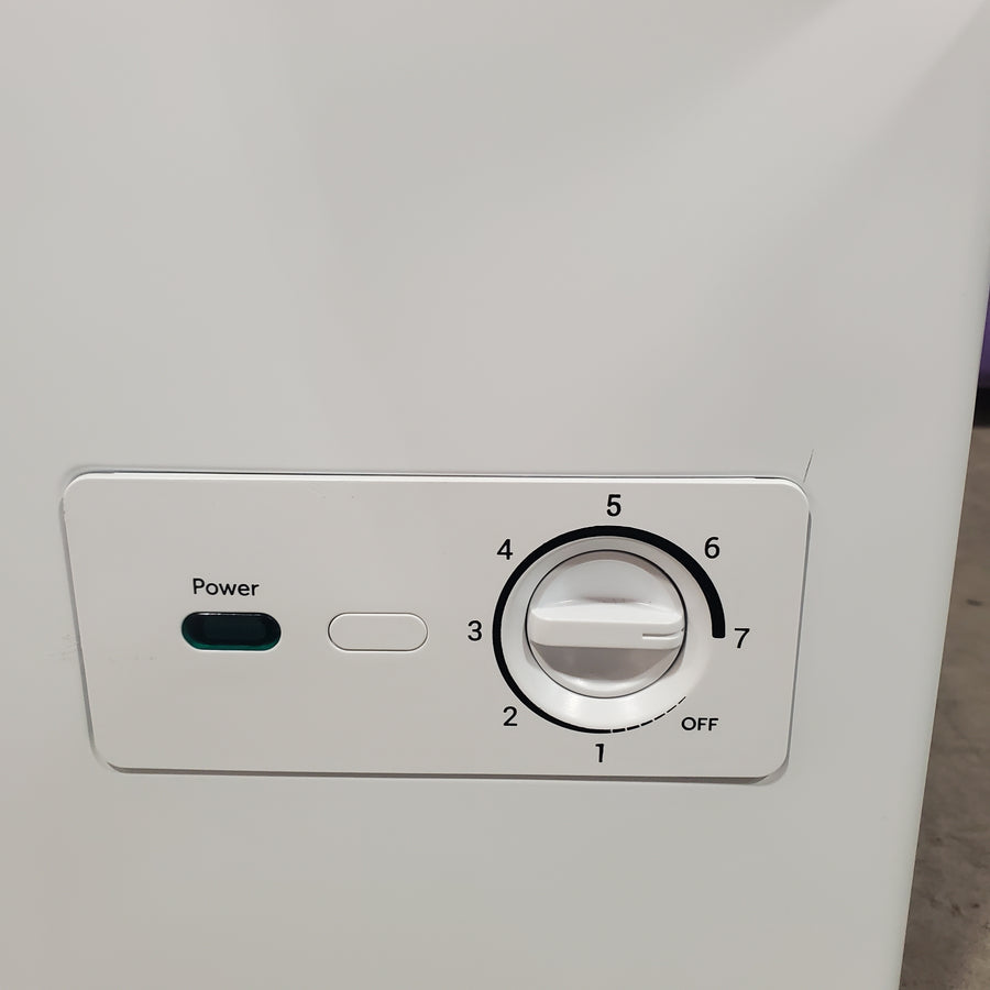 Vissani 6.9 cu. ft. Manual Defrost Chest Freezer in White, Garage Ready with LED Light Type SA117 - DCM7QRWW - Scratch & Dent (Minor)