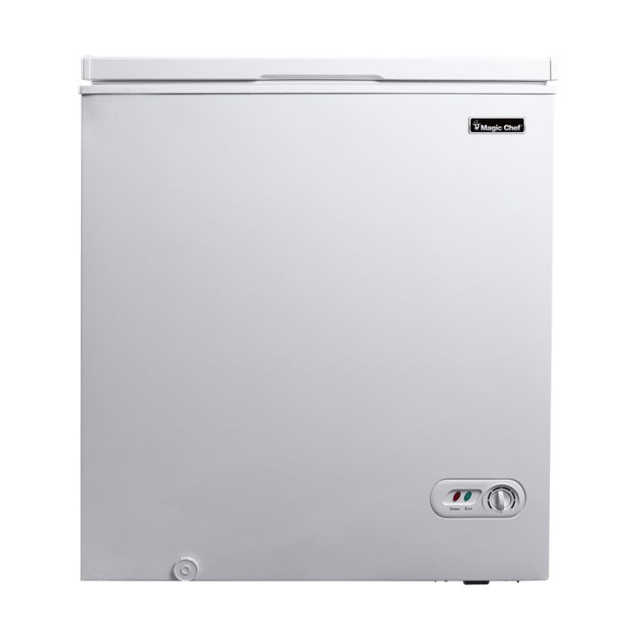 Magic Chef 5.0. cu. ft. Chest Freezer with Interior LED Light and Defrost Water Drain SA624 - HMCF5W4 - Scratch & Dent (Moderate)