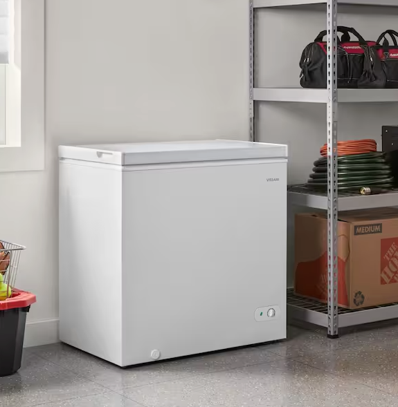 Vissani 7.0 cu. ft. Manual Defrost Chest Freezer with LED Light in White, Garage Ready S166 - HMCF7W5 - Scratch & Dent (Minor)