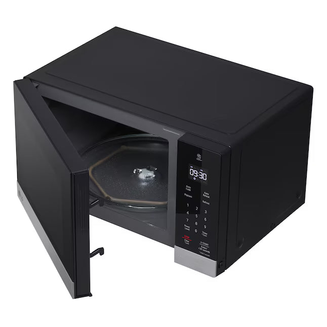 LG 0.9 cu. ft. NeoChef™ Countertop Microwave with Smart Inverter MSER0990S - New in Box