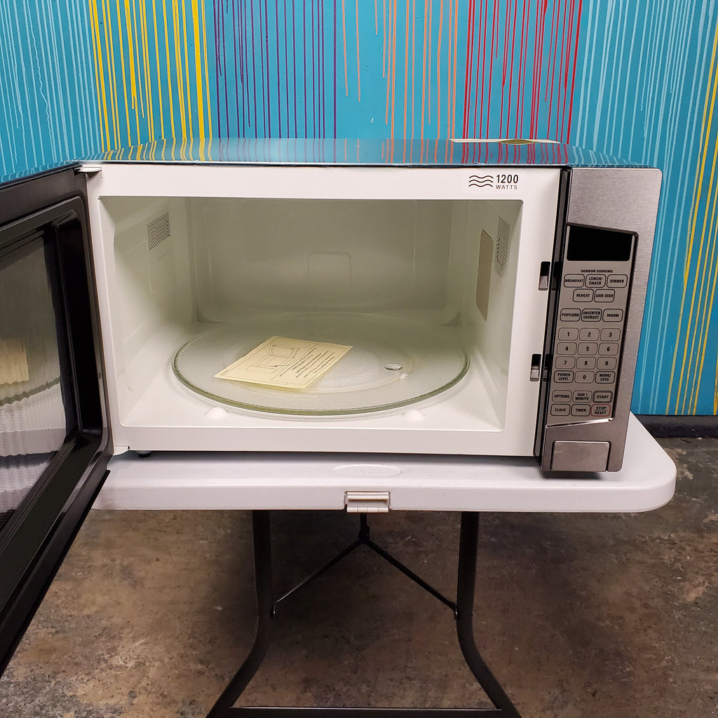 Pictures of Stainless Steel GE. 2.2 cu. ft. Countertop Microwave Oven with Inverter Defrost Technology - Scratch & Dent - Minor - Neu Appliance Outlet - Discount Appliance Outlet in Austin, Tx