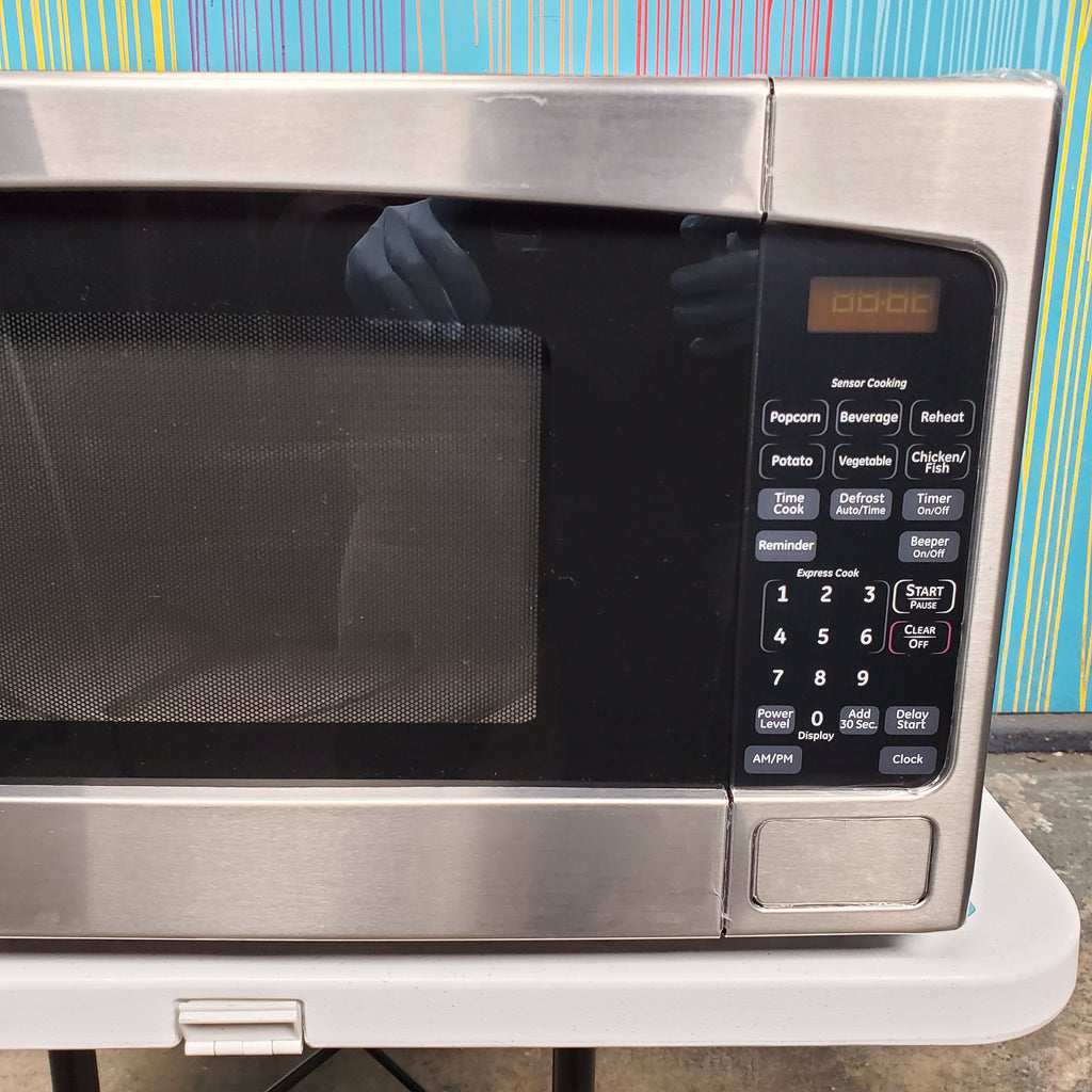 Pictures of Stainless Steel GE 2.0 cu. ft. Countertop Microwave Oven with Sensor Cooking Controls - Scratch & Dent - Minor - Neu Appliance Outlet - Discount Appliance Outlet in Austin, Tx