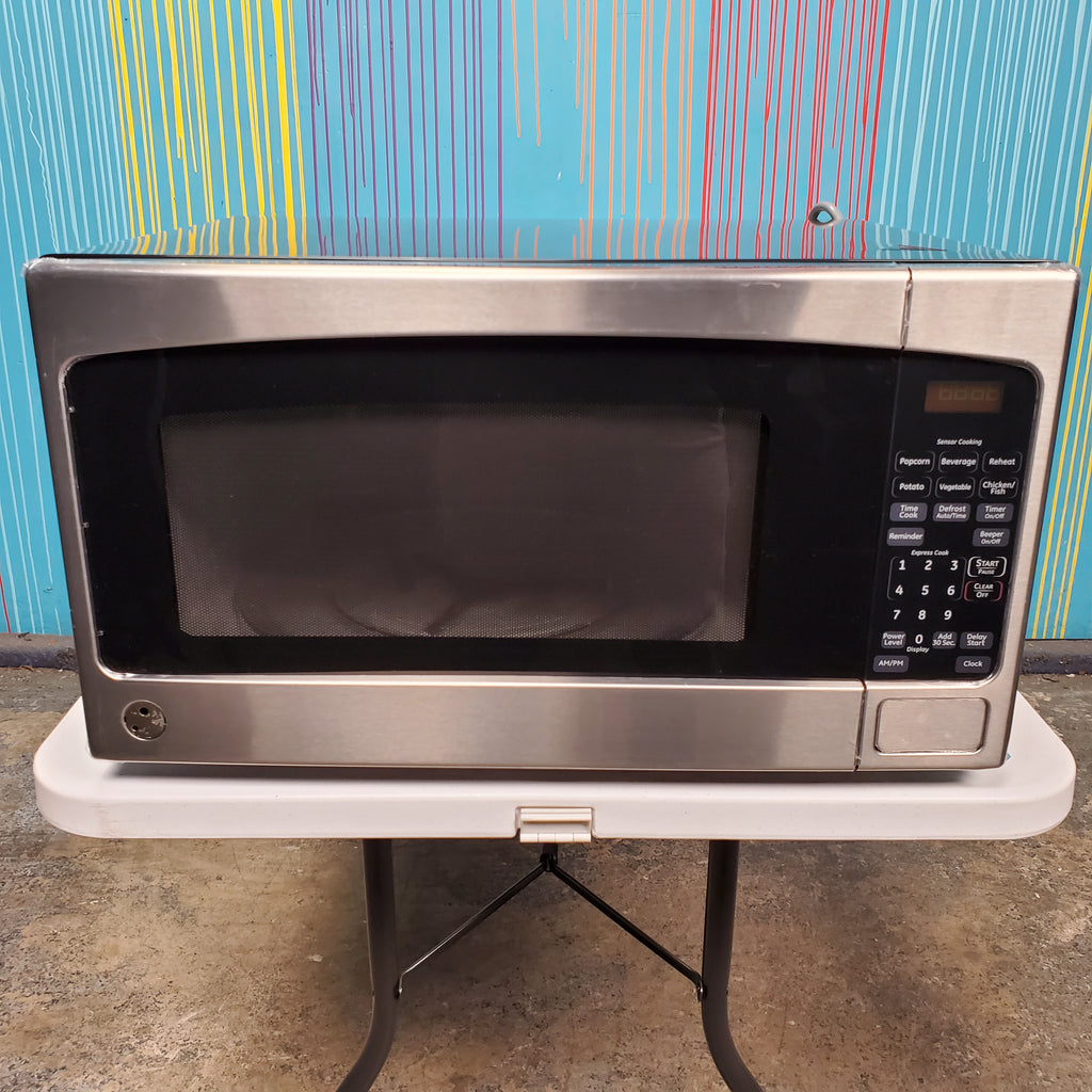 Pictures of Stainless Steel GE 2.0 cu. ft. Countertop Microwave Oven with Sensor Cooking Controls - Scratch & Dent - Minor - Neu Appliance Outlet - Discount Appliance Outlet in Austin, Tx