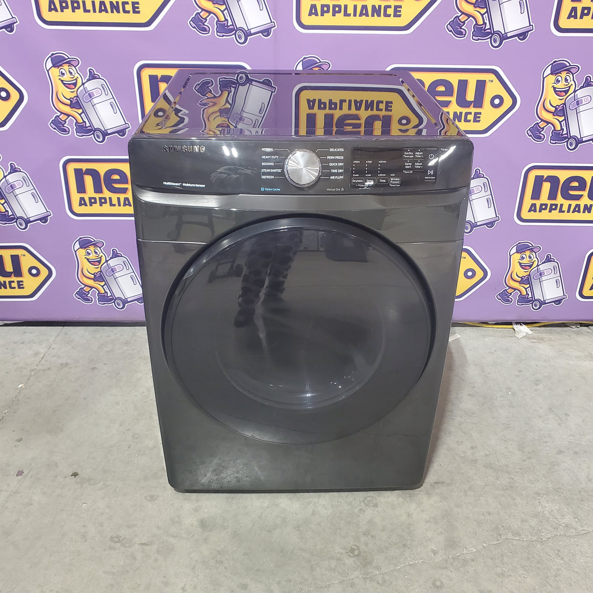 Samsung 7.5-cu ft Stackable Vented Electric Dryer with Steam Cycle in Fingerprint Resistant Black Stainless Steel DVE45R6100V - Scratch & Dent (Moderate)