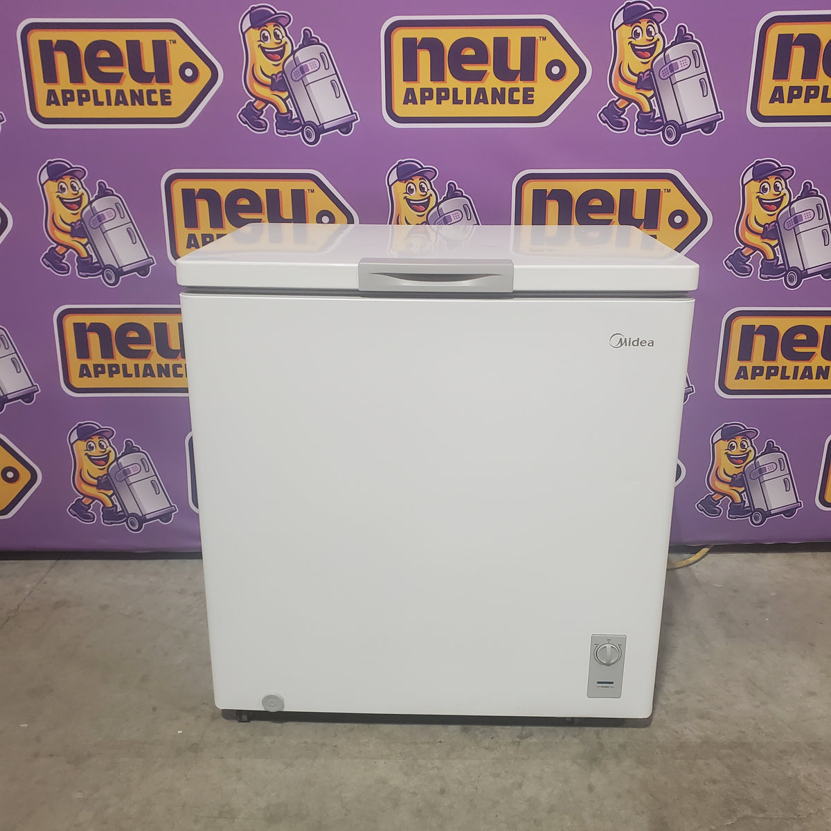 Midea 7.0 cu ft Chest Freezer in White 0512191 - MRC07M5AWW - Certified Refurbished