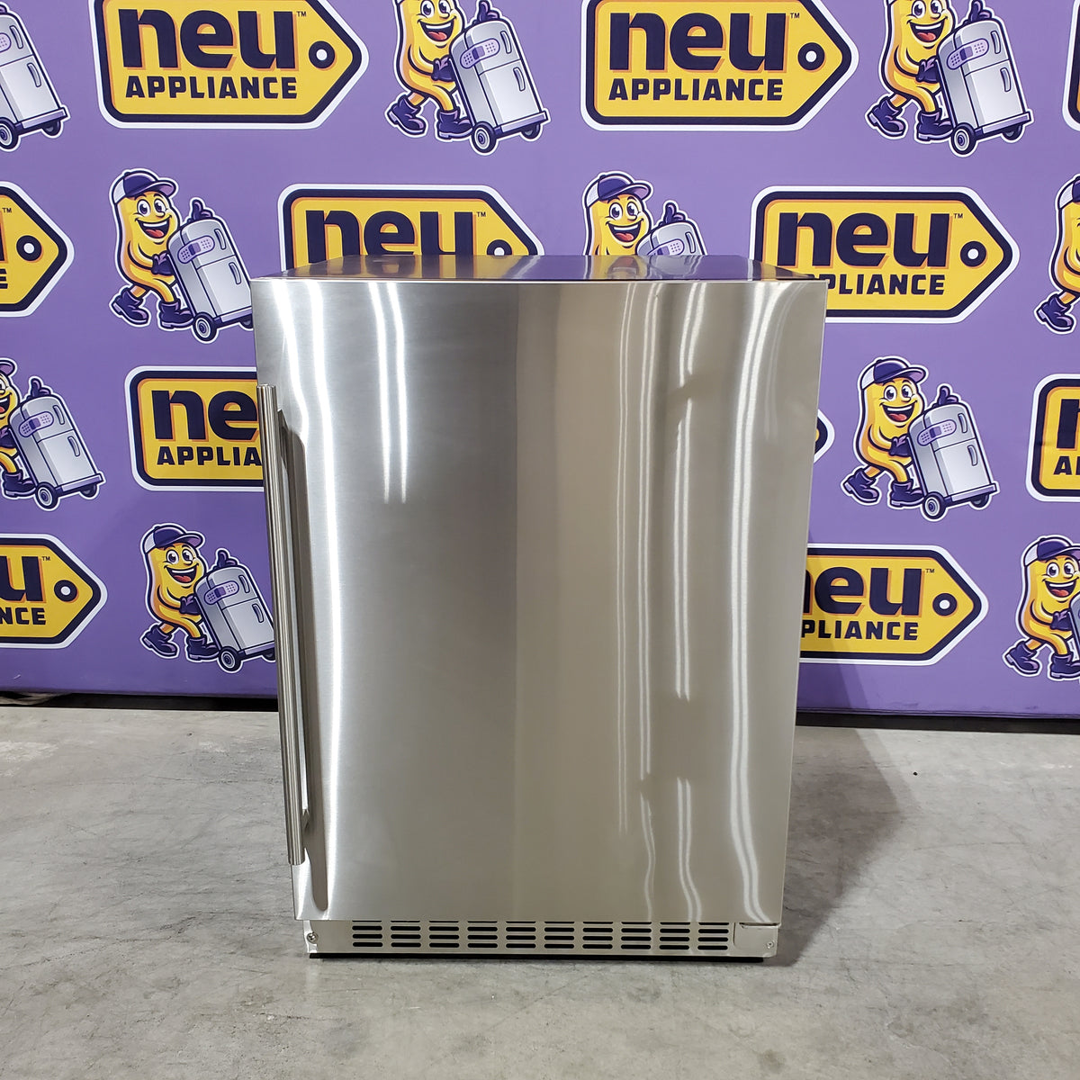 Azure 2.0 24-Inch 5.6 Cu. Ft. Compact Refrigerator in Stainless Steel A224R-S - Scratch & Dent (Minor)