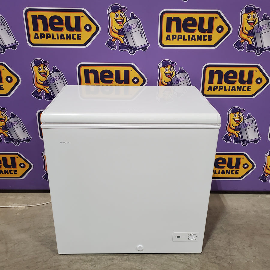 Vissani 7 cu. ft. Manual Defrost Chest Freezer in White Garage Ready DCM7QWBWW - Scratch & Dent (Minor)