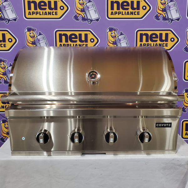 Coyote 36" Coyote Outdoor Living CL-Series Built-In Liquid Propane Gas (LP) Grill in Stainless Steel 1117261 - C3CL36LP - Open Box