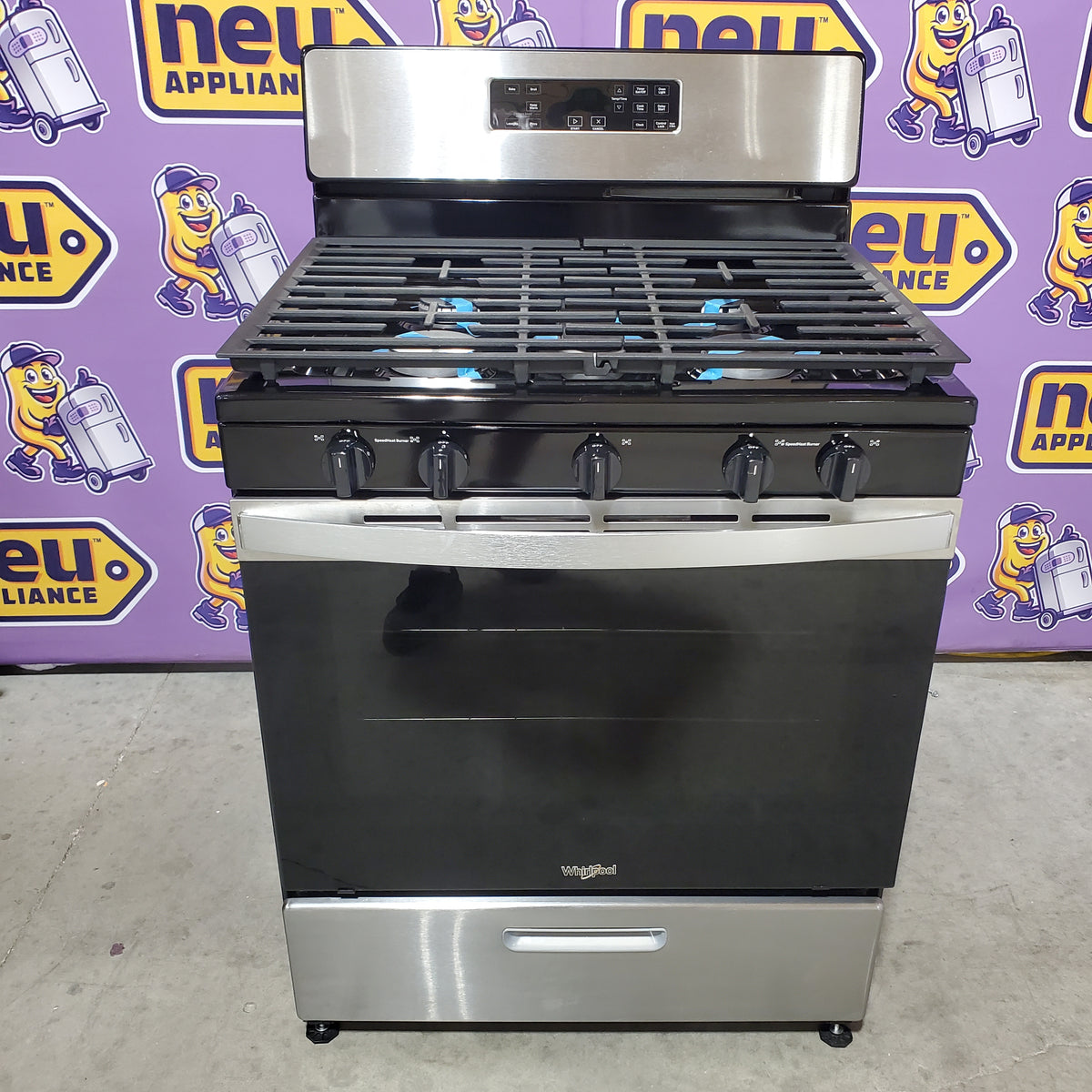 Whirlpool 5.1 Cu. Ft. Freestanding Gas Range with Edge to Edge Cooktop WFG505M0MS - Certified Refurbished