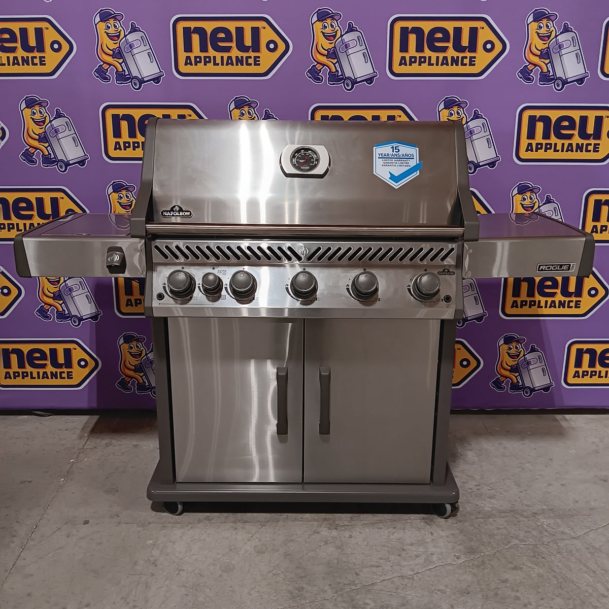 NAPOLEON Rogue PRO 625 Series Black 5-Burner Infrared Natural Gas Grill 1-Side Burner RP625SIB - Open Box