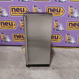 Marvel 15 Inch Built-In Crescent Ice Maker with 25 Lbs. Daily Ice Production, 25 Lbs. Ice Storage Capacity, Thermal-Efficient Cabinet, Arctic White Interior, Reversible Door, No Drain Required MLCR215SS01B - Scratch & Dent (Major)