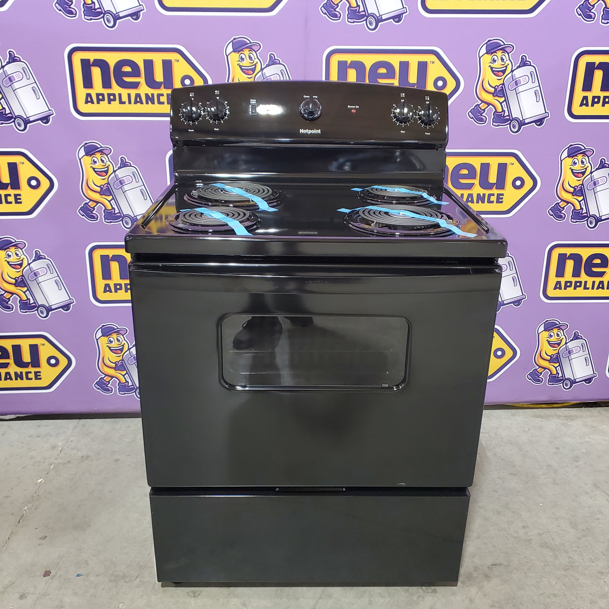 Hotpoint 30-in 4 Burners 5.0-cu ft Freestanding in Black RBS330DR4BB - Scratch & Dent (Minor)