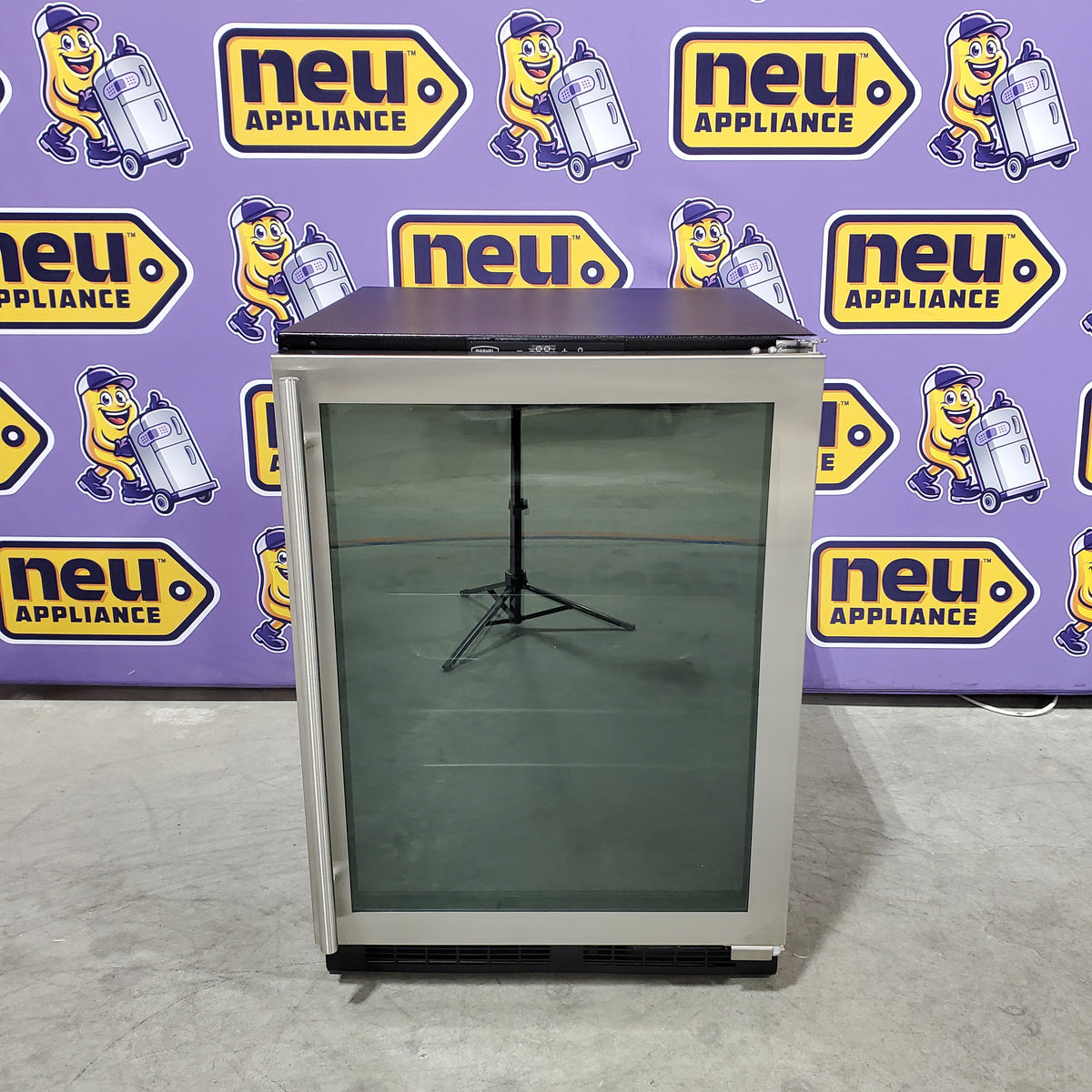 Marvel 24 Inch Built-In Undercounter Beverage Center with 6 Bottle/190 Can Capacity, Dynamic Cooling Technology, Digital Controls, Reversible Door, and ENERGY STAR® Certified MLBV124SG01A - Open Box