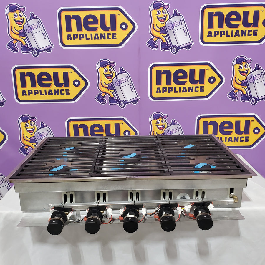 Wolf 36 Inch Cooktop with 5 Sealed Burners Total, Continuous Cast-Iron Grates, 20,000 BTU Power Burner, White Illuminated LED Knobs, 3 Knob Color Options CG365CS - Open Box