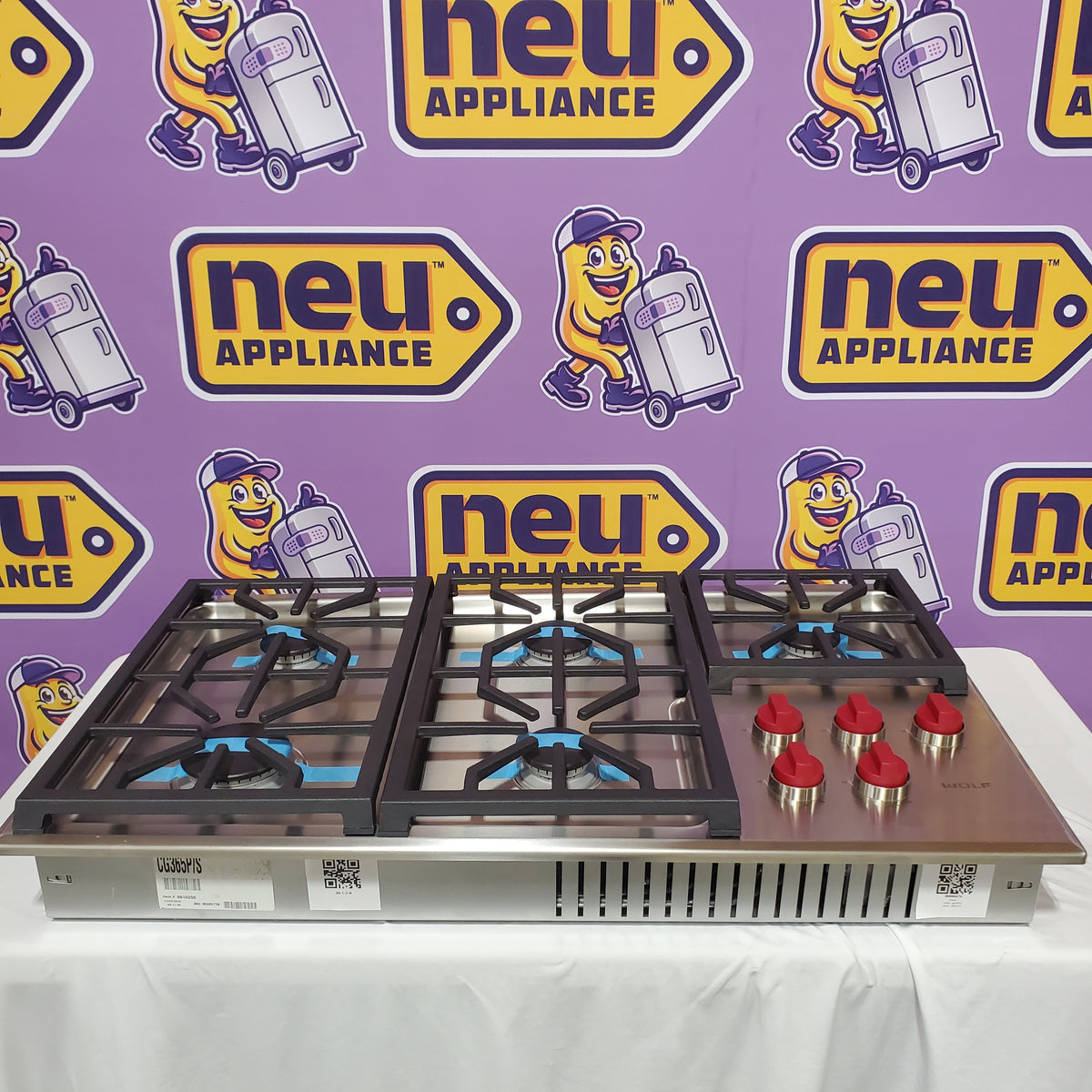 Wolf 36 Inch Gas Cooktop with 5 Dual-Stacked Sealed Burners, Continuous Grates, True Simmer Settings, Automatic Reignition, and Illuminated Controls CG365PS - Open Box