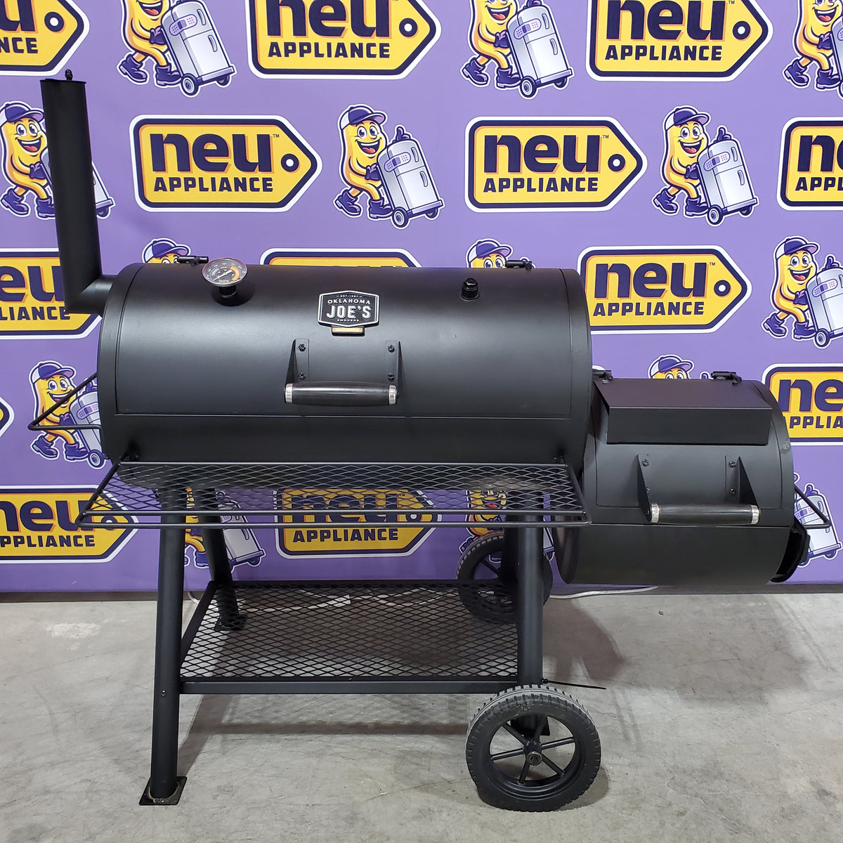 Oklahoma Joe's Highland 879-Sq. in Black Horizontal Charcoal Smoker 22521695 - 24203001 - Certified Refurbished