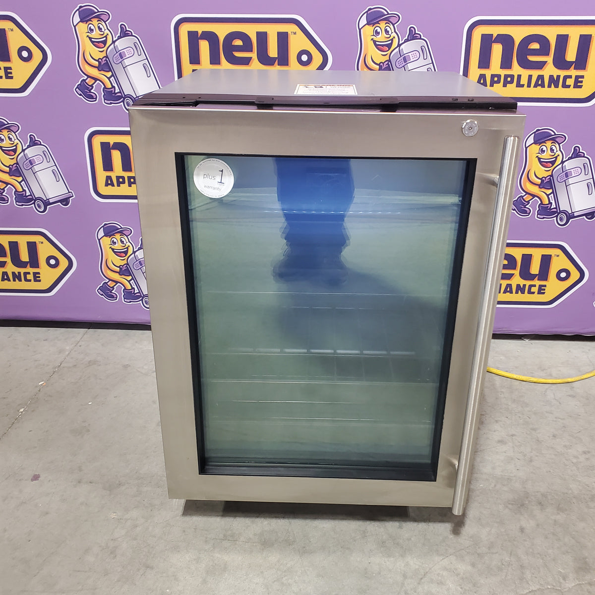 U-Line 24 Inch Built-in Beverage Center with 4.9 cu. ft. Capacity, 79 12-oz. Bottle Capacity, 123 12-oz. Can Capacity, 10 Wine Bottle Capacity, and Convection Cooling System U3024BEVS00B - Scratch & Dent (Minor)