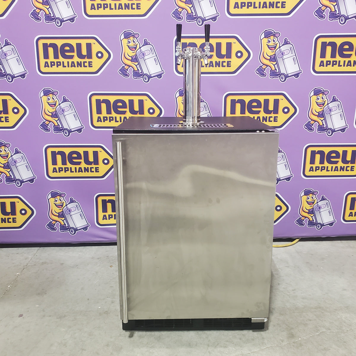 Marvel 24 Inch Freestanding/Built-In Beer Dispenser with 5.7 Cu. Ft. Capacity, Lo-Boy Coupler, 2 Stow-on-Board Stainless Steel Shelves, Dynamic Cooling Technology, and Integrated Drain System MLKR224SSB1A - Scratch & Dent (Minor)