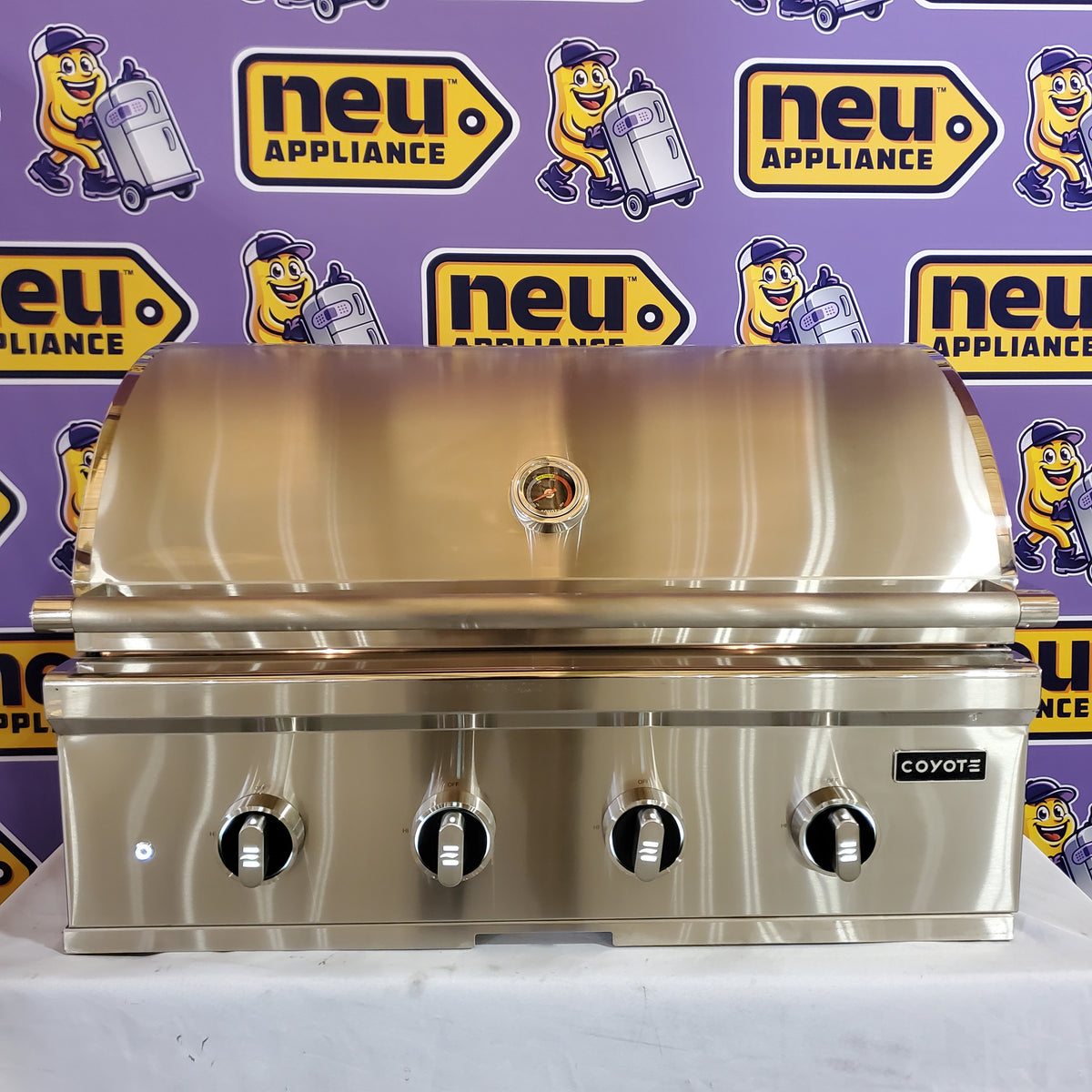 Coyote CL-Series 36-in 4-Burner Built-In Natural Gas Grill w/ Lift-Assist Hood & Safety Valve C3CL36NG - Scratch & Dent (Minor)